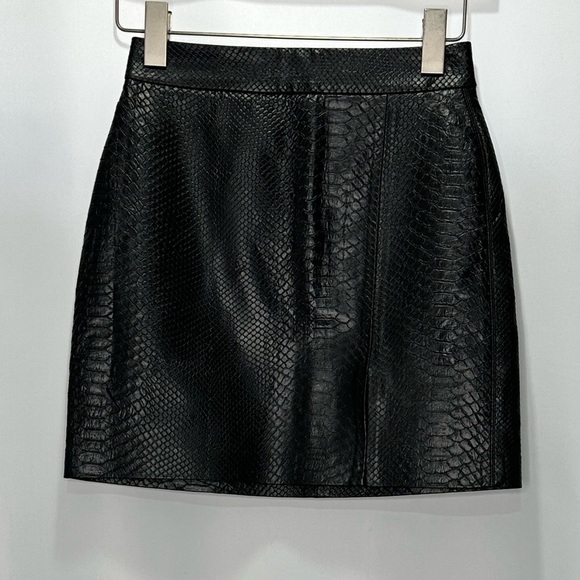 Aritzia Wilfred Patio Vegan Leather Mini Skirt - Picture 6 of 14